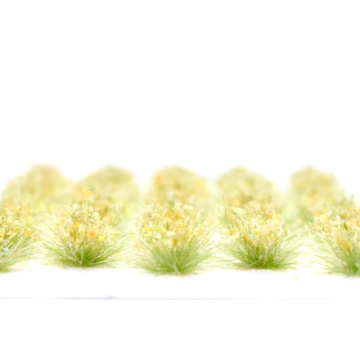 Feine Grasbüschel 2–4 mm - Frühlingsflor - niedrige Miniatur Vegetation für Diorama, Tabletop und Modelleisenbahn