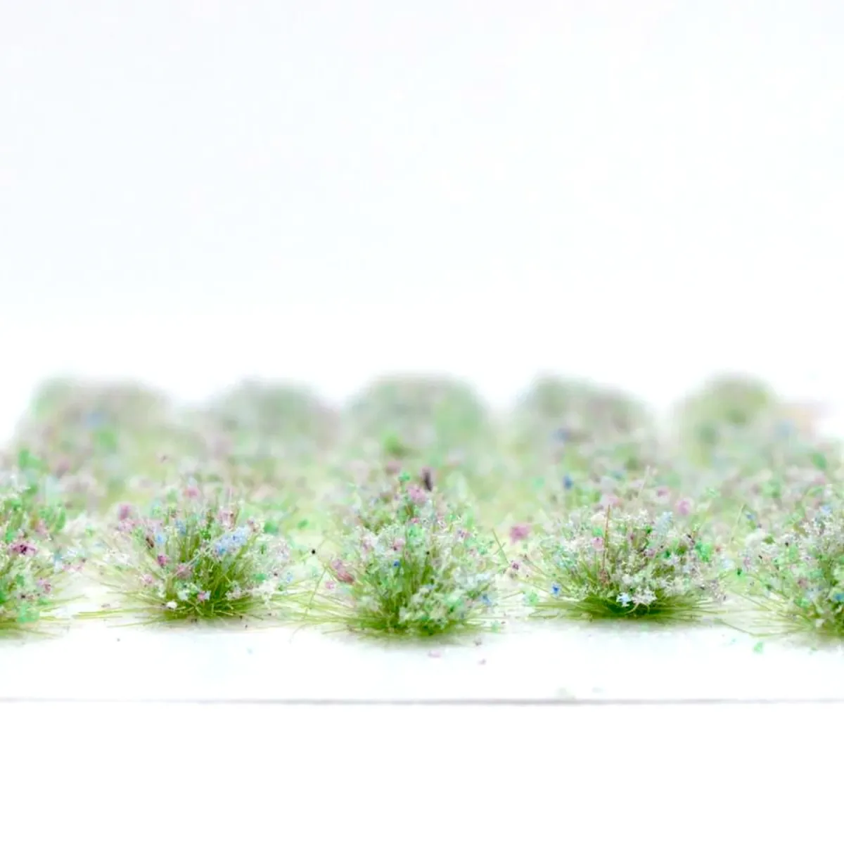 Feine Grasbüschel 2–4 mm - Kornblumenfeld - niedrige Miniatur Vegetation für Diorama, Tabletop und Modelleisenbahn