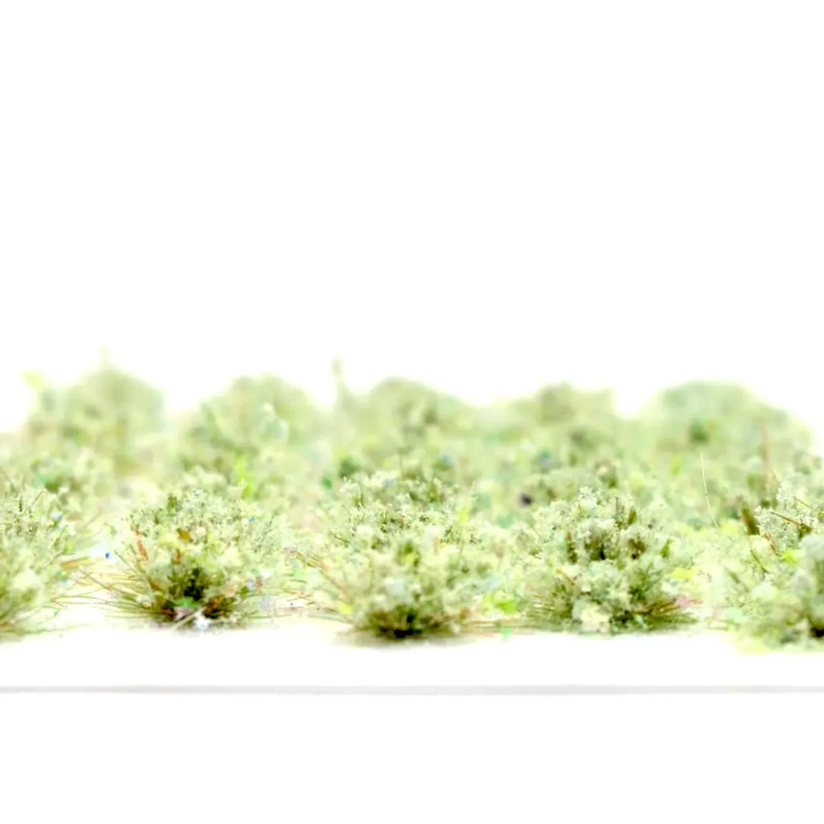 Feine Grasbüschel 2–4 mm - Koniferenhain - niedrige Miniatur Vegetation für Diorama, Tabletop und Modelleisenbahn