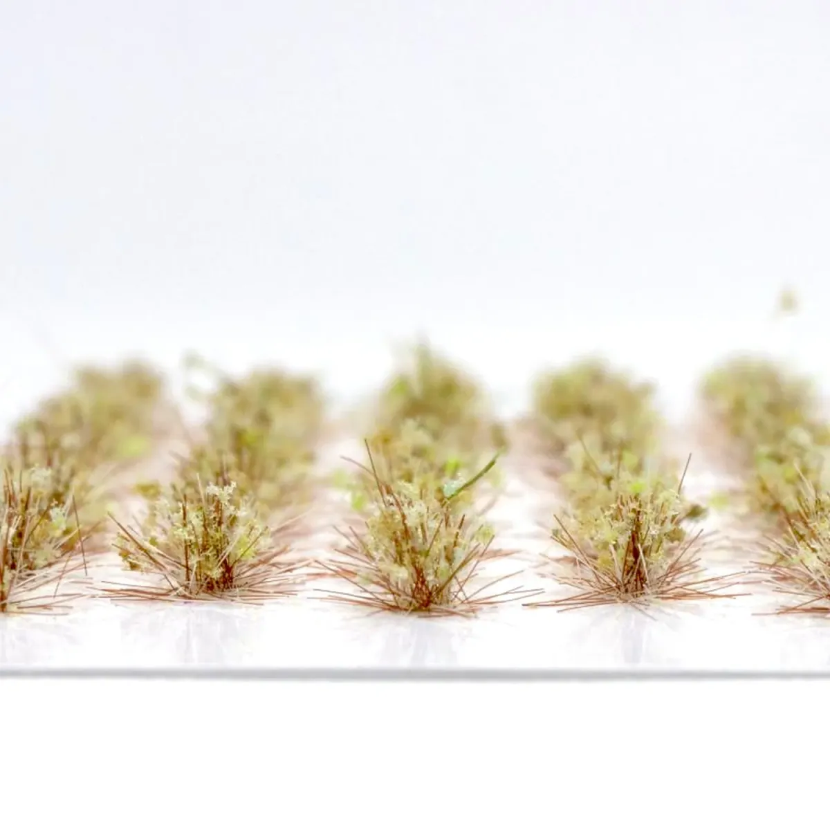 Feine Grasbüschel 2–4 mm - Herbstglanz - niedrige Miniatur Vegetation für Diorama, Tabletop und Modelleisenbahn