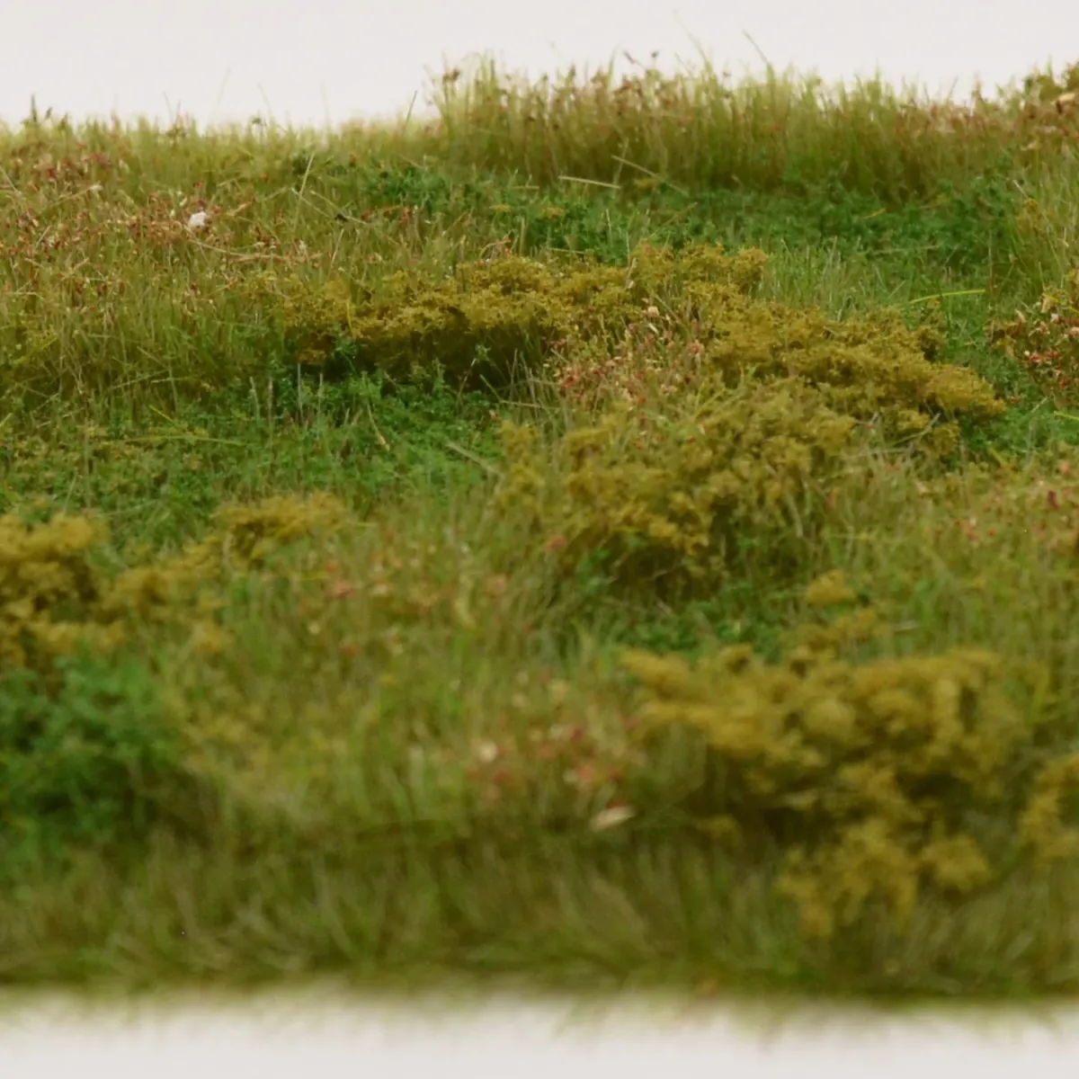 Busch- und Strauchgras ab 12 mm – Grasmatte - Erdgrund - für realistische Diorama- und Modellbau-Szenen